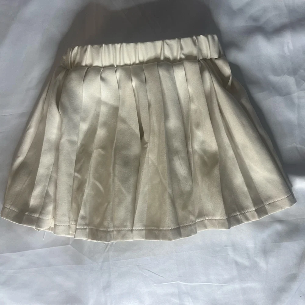 SHEIN Kids off white pleated‎ skirt. Size 4Y